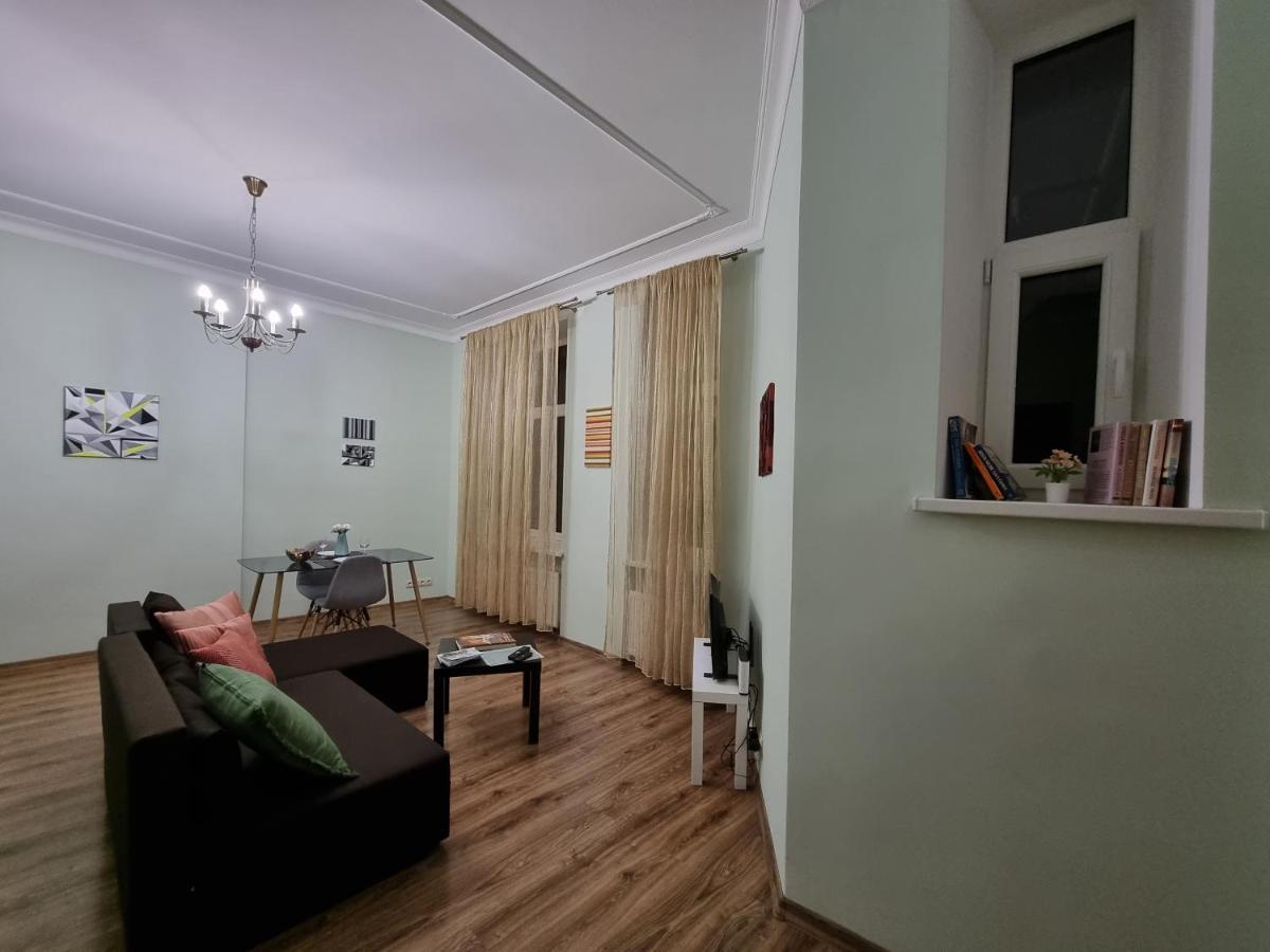 Art Deco One-Bedroom Suite In Library House With Free 5G Wifi Riga Exterior photo