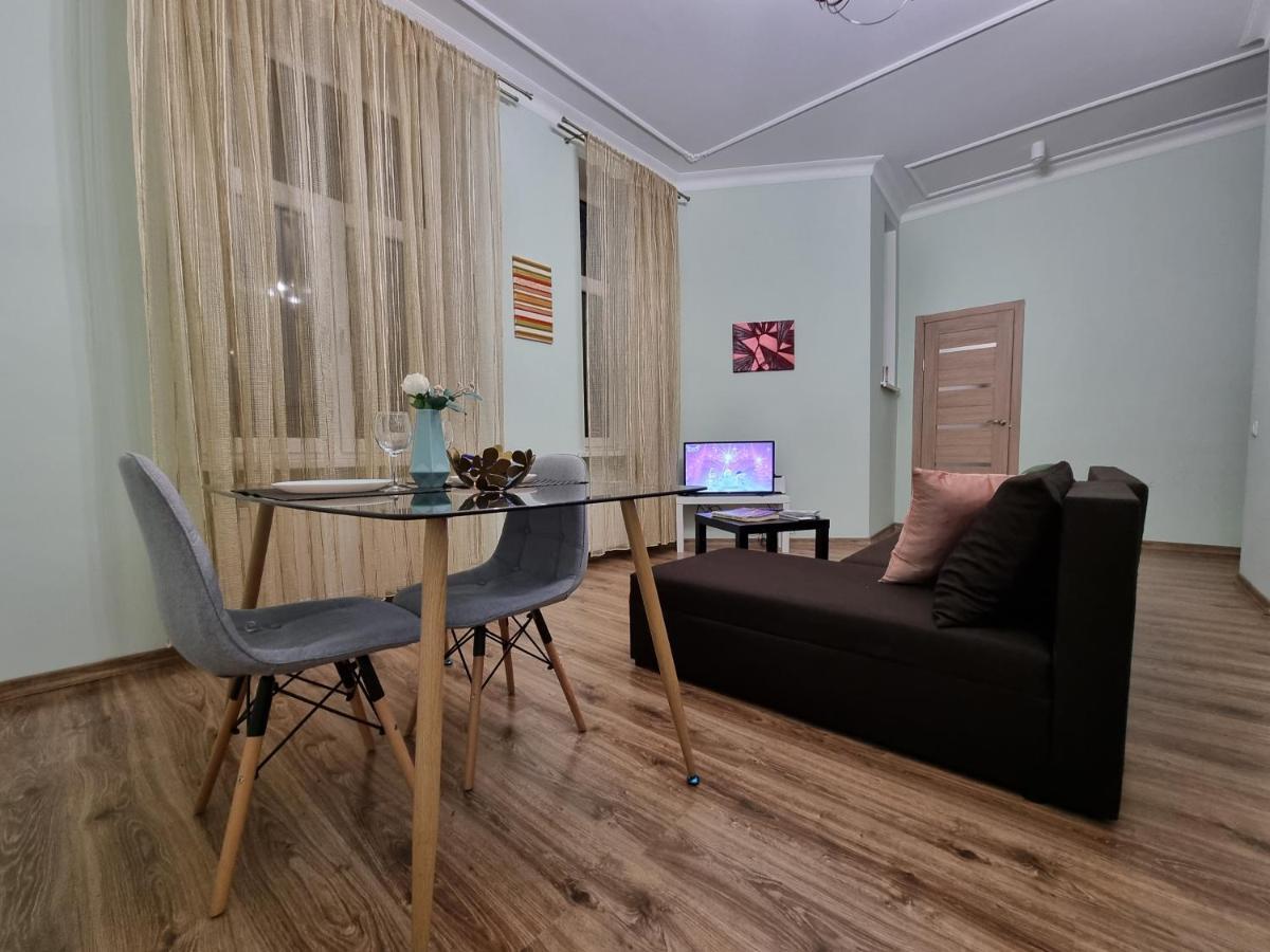 Art Deco One-Bedroom Suite In Library House With Free 5G Wifi Riga Exterior photo